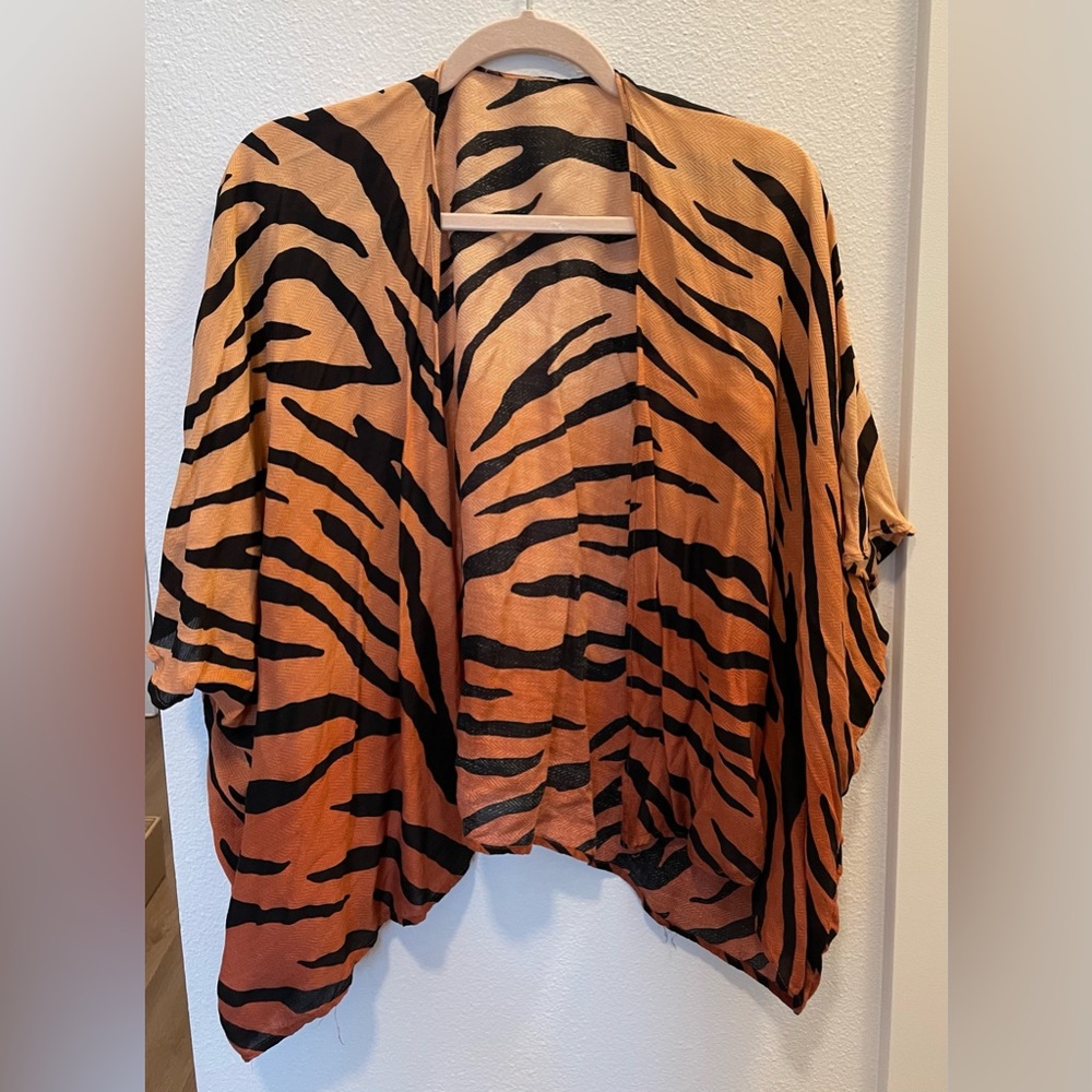Oversize Top with sunset colors and leopard print